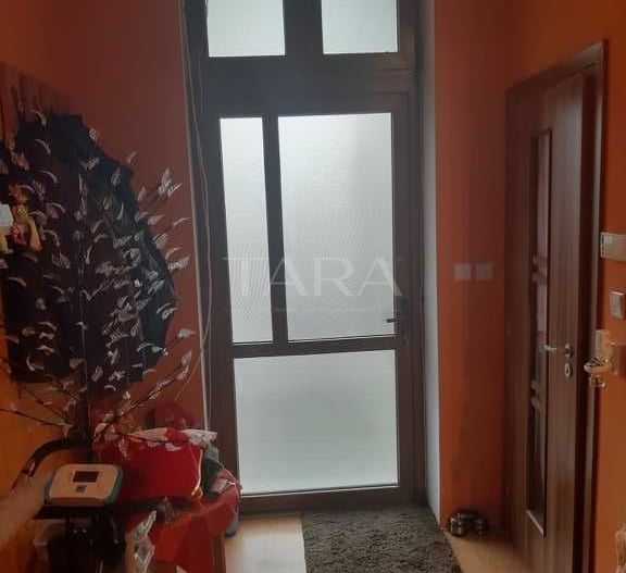 Apartament de Vânzare – 3 Camere, Zona UMF, Cu Curte! - Poză 2