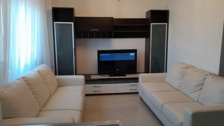 Inchiriez apartament 3 camere, Unirii, mobilat modern, metrou aproape - Poză 1