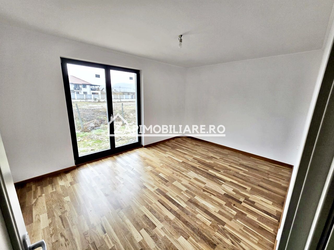 Casa la cheie 130mp 4 camere,2 băi,700mp teren,Livezeni - Poză 8