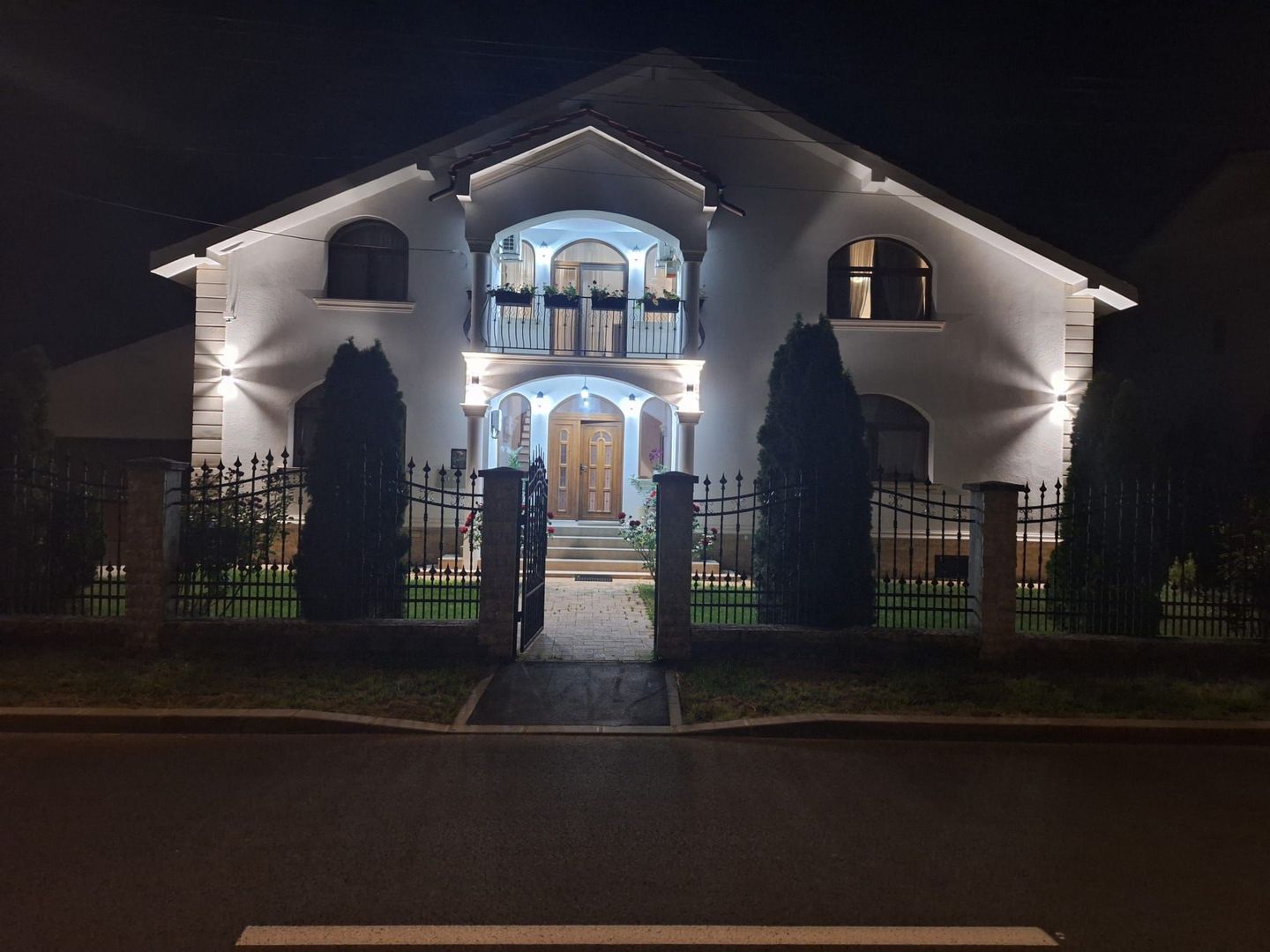 BRASADAS vinde casa individuala 8 cam teren 10 ari Unirii. - Poză 15