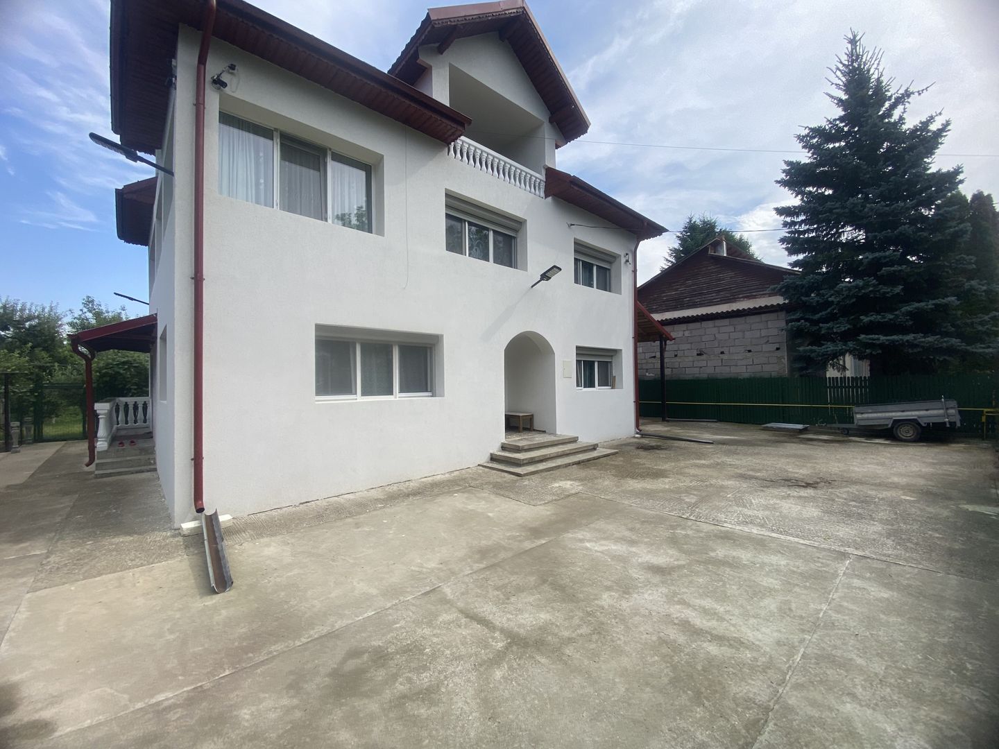 Oaza de liniste si verdeata! Vanzare casa cu 5 camere in Pucioasa - Poză 1