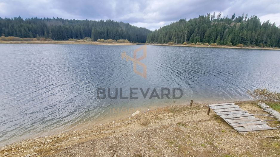 Proprietate unica! Teren generos cu iesire la lac! - Poză 12