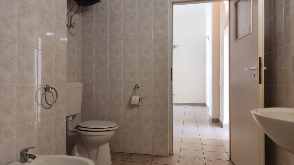 Apartament de vanzare situat ultracentral, langa Lic. E. Gojdu, Oradea - Poză 12