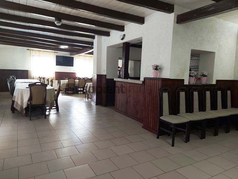 De vanzare casa si spatiu de restaurant in Tarian - Poză 8
