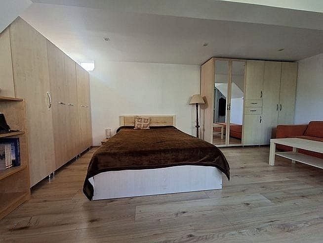 Proprietate cu 3 camere in centrul orasului pentru birouri sau locuit - Poză 2