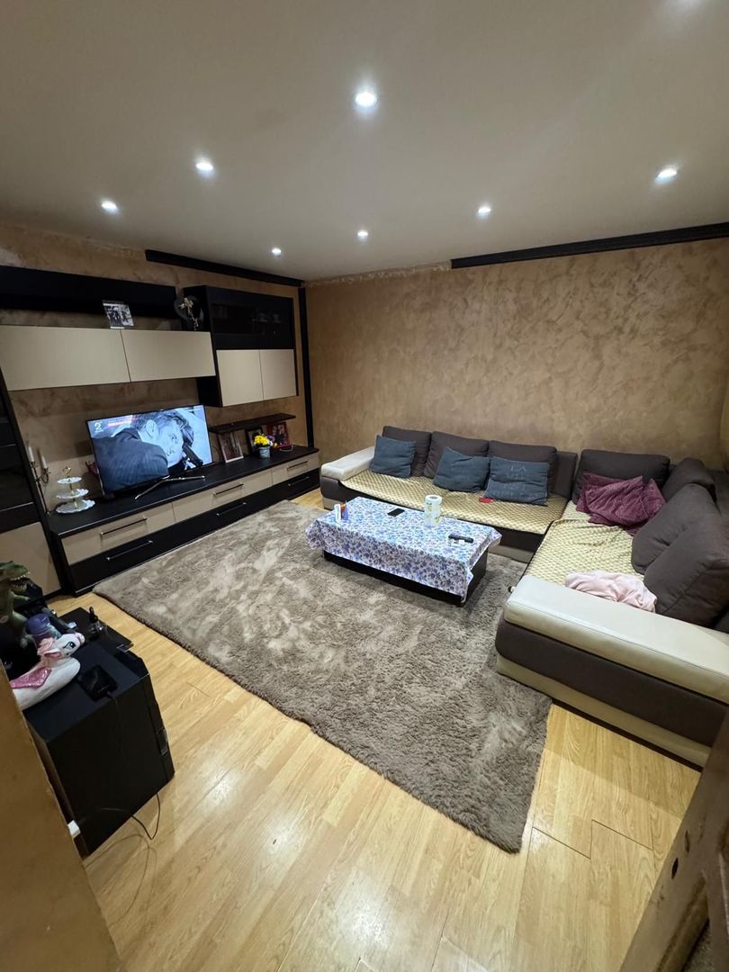 Casă P+M pe strada Tineretului - Poză 1