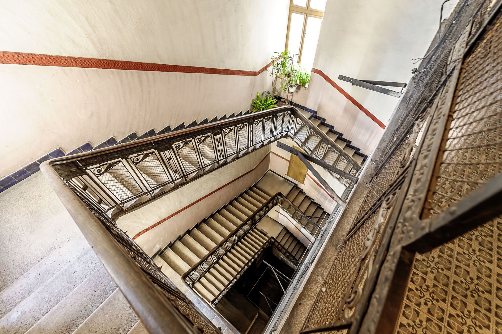 VANDUT ! Apartament cu 4 camere în Palatul Bohuș, Arad - Poză 10