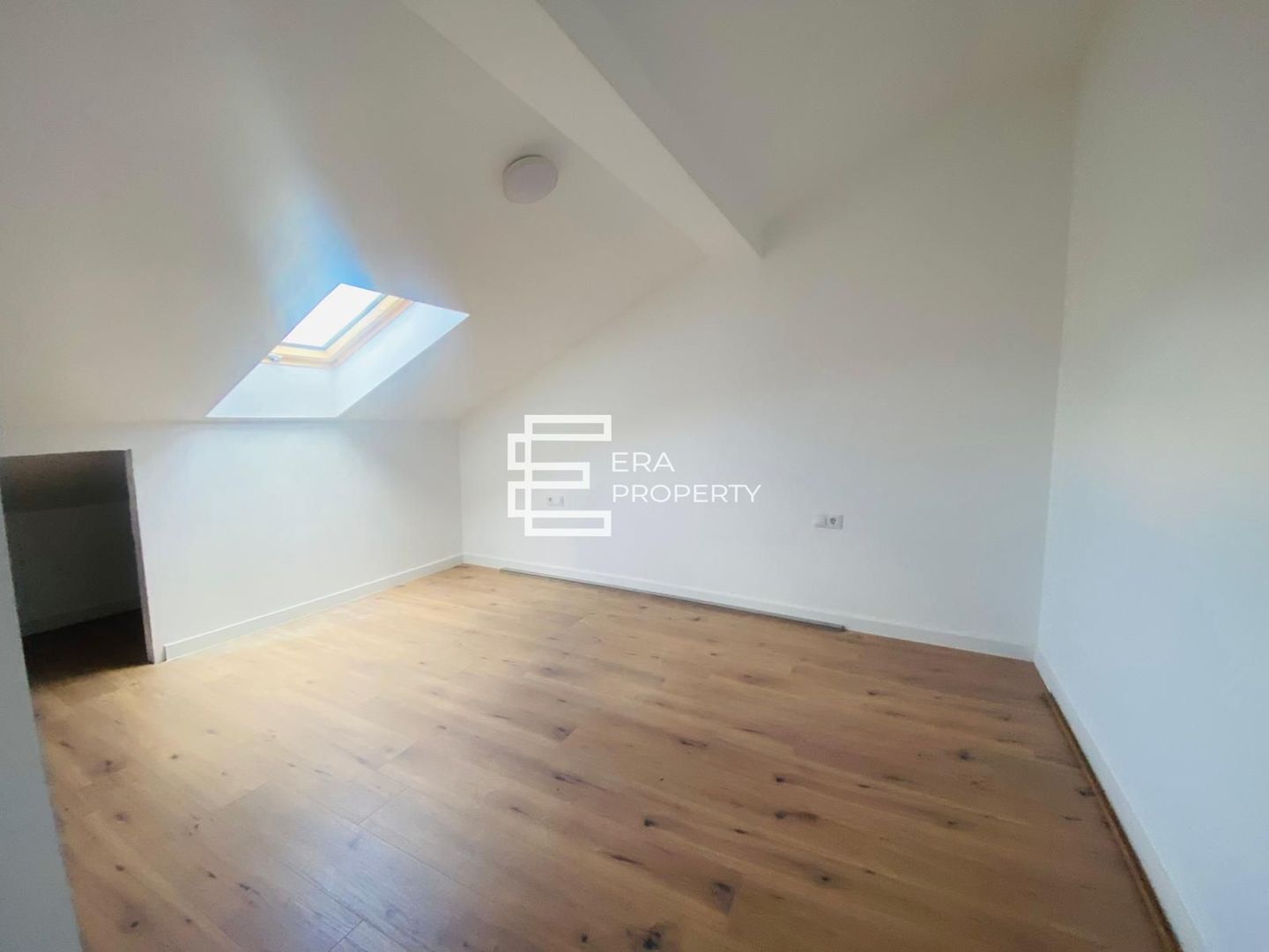 Apartament tip penthouse  partial mobilat , Intabulat,zona Cristian - Poză 7