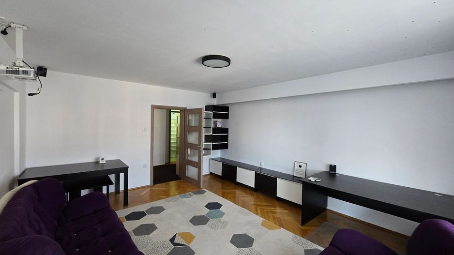 Apartament 3 camere,  Zona Lipovei, Decomandat, 72mp utili, Garaj cu CF - Poză 1