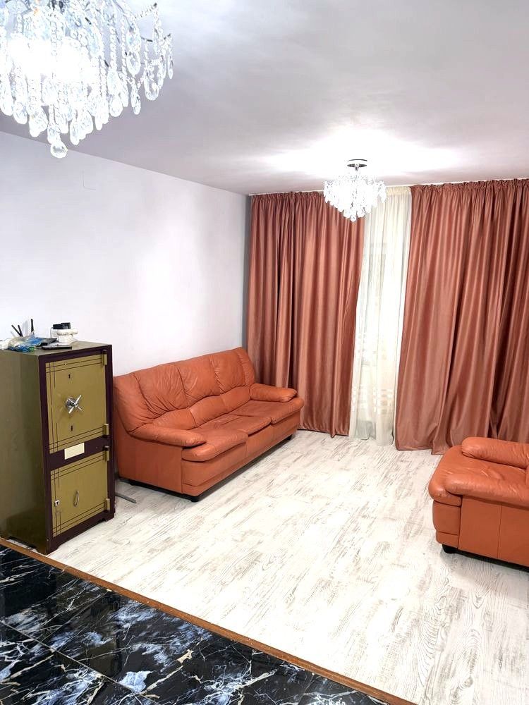 Vanzare Apartament 4 Camere intre Mall Vitan si Metrou Mihai Bravu - Poză 4