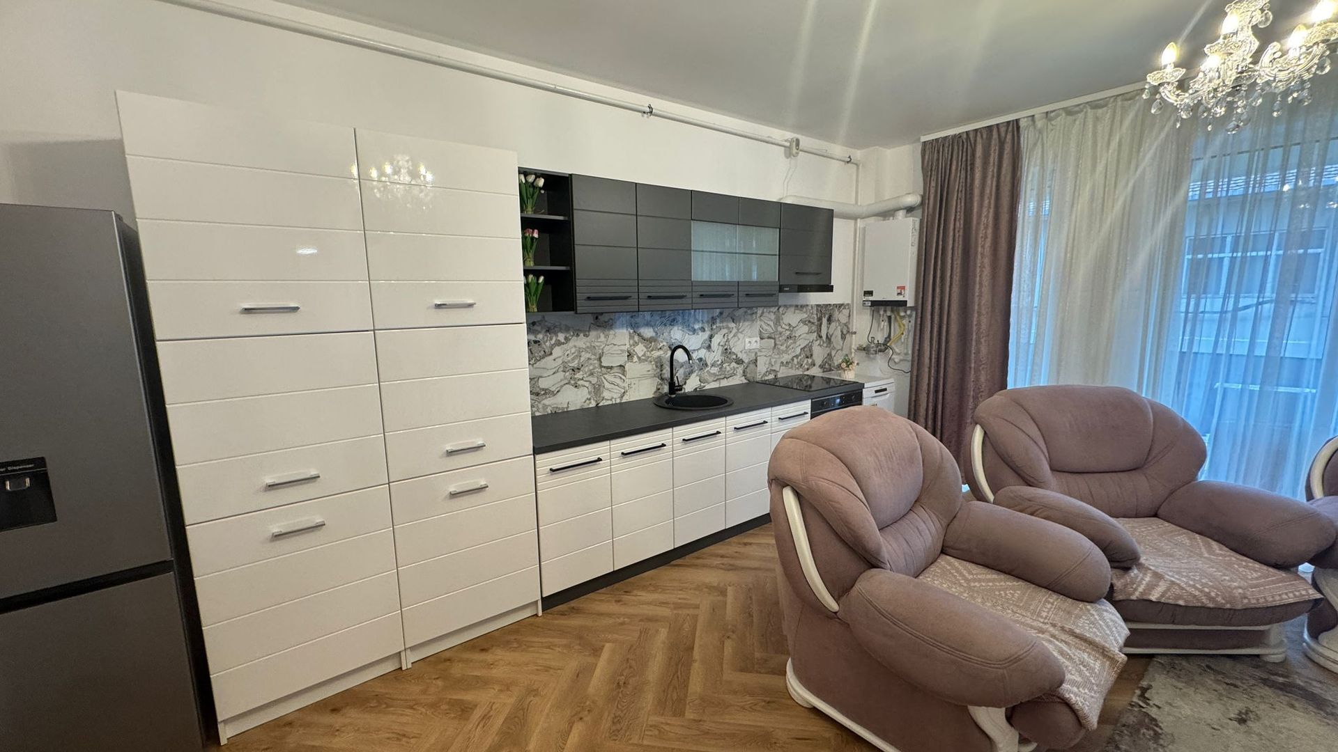Apartament 3 camere de închiriat – zonă centrală, lângă Mall-ul nou - Poză 4