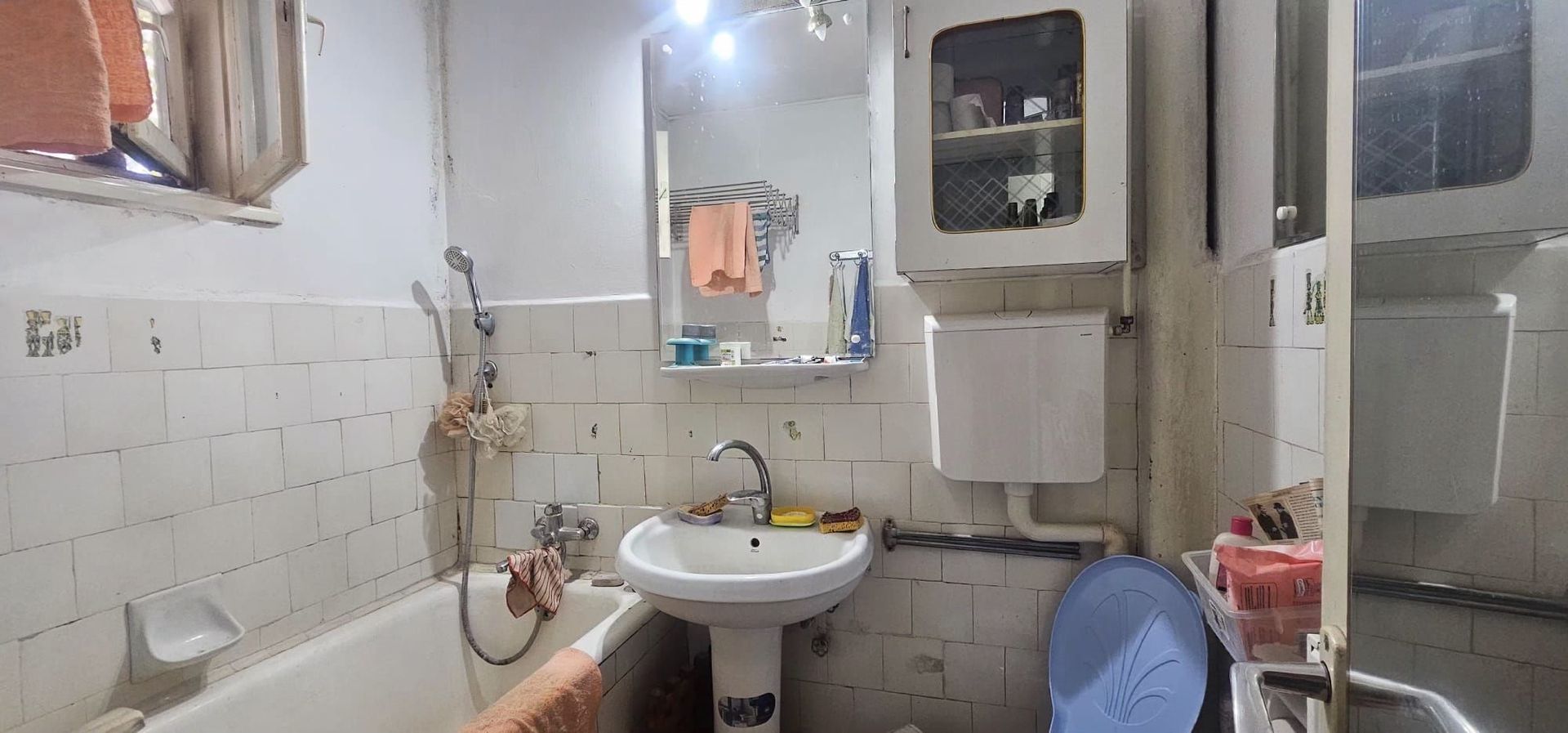 De vanzare  -  Casa P+1E - Alea Trandafirilor - 220.000 euro - Poză 3