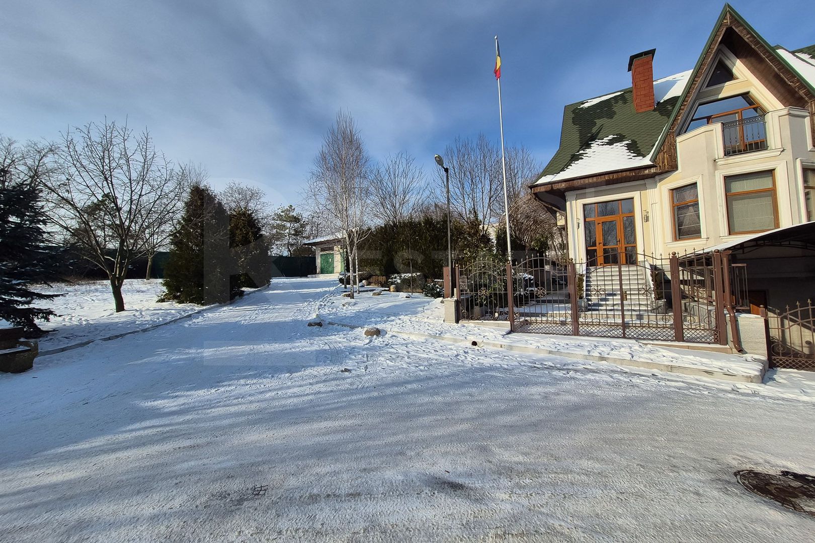 Vânzare, casă, 180 mp + 5 ari strada Calea Trușenilor ,Trușeni. - Poză 1