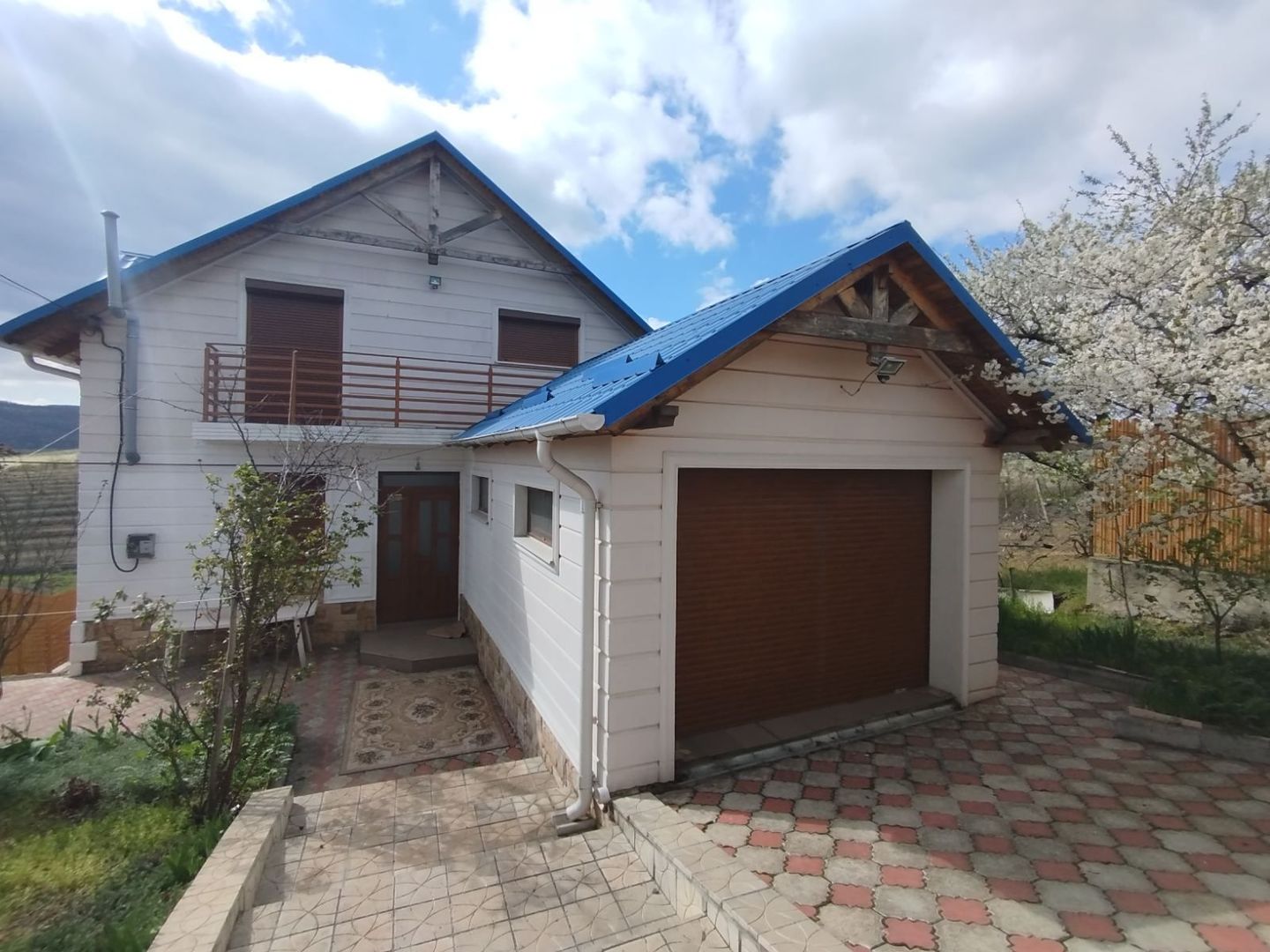 Casă generoasă cu 2 Nivele și confort modern – 10 Ari, Băcioi (sat Frumușica) - Poză 1