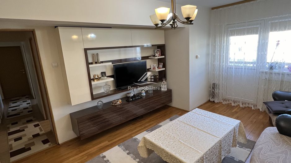 Zona Cireșica/Apartament 3 camere/2băi,balcon,logie,cămară,debara - Poză 1