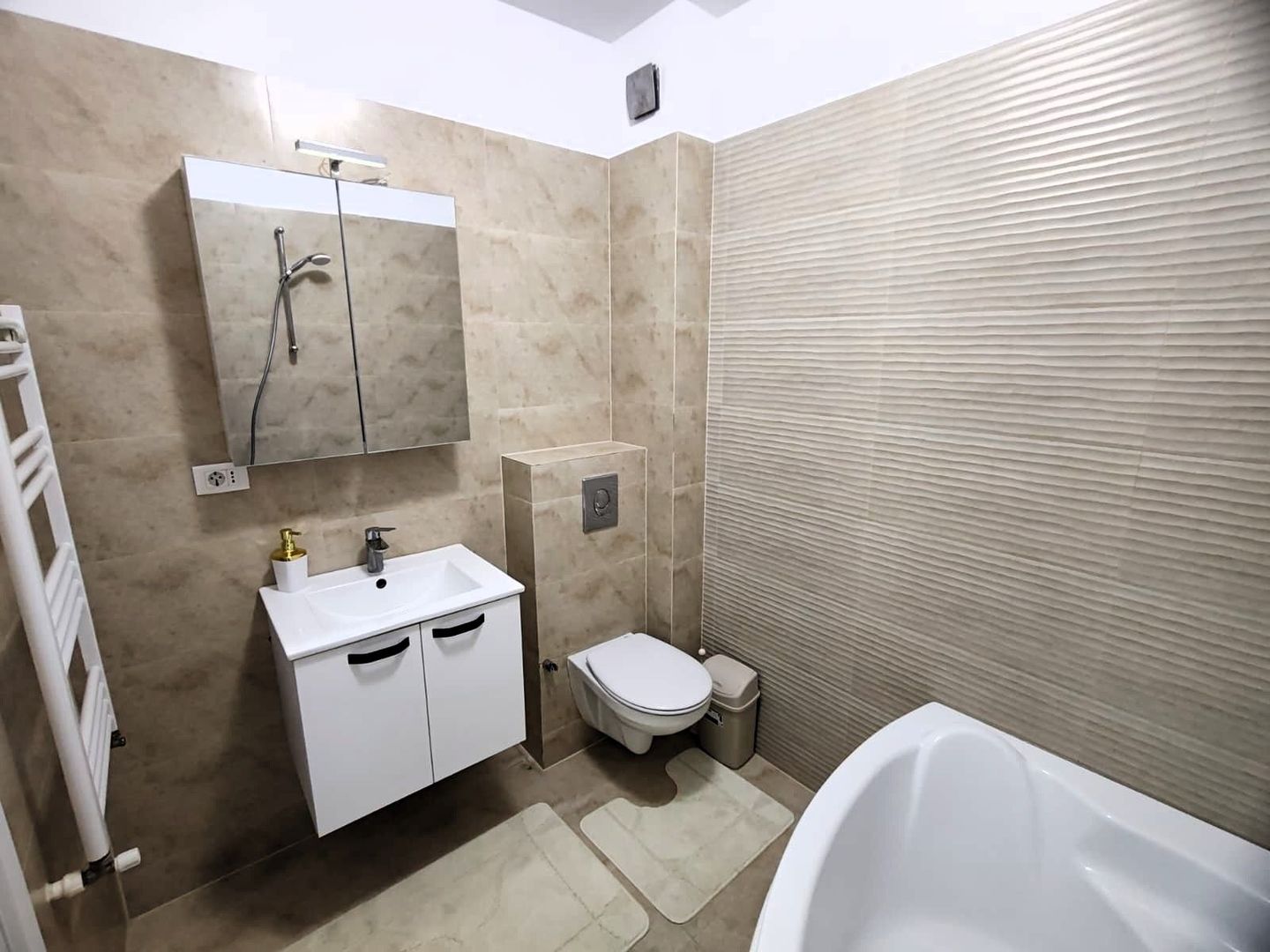 3 camere | 90 mp + curte 45 mp | Mobilat si Utilat Premium | Top - Poză 51