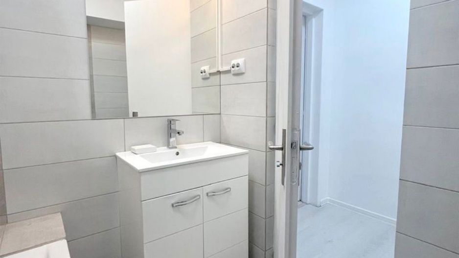 AP. 4 CAMERE UNIRII, SUPRAFATA 130 MP.,MOBILAT/UTILAT MODERN, AC - Poză 10