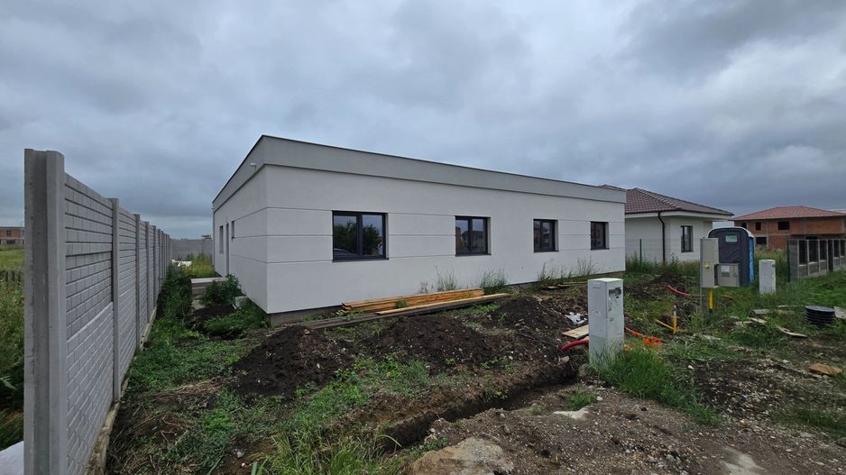 1/2 Duplex pe parter,predare la cheie  , 3 dormitoare, Zona Metro 2, Comision 0% - Poză 1