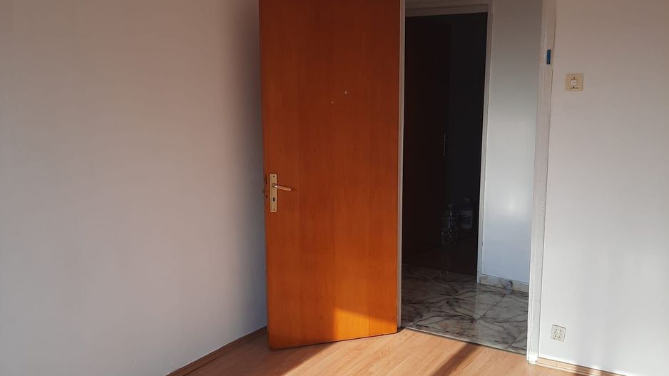 De vanzare apartament 2 camere- zona Lujerului - Poză 3