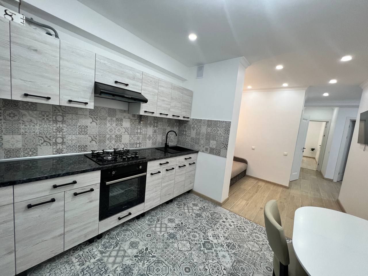 Apartament cu 3 camere de vânzare - Poză 2