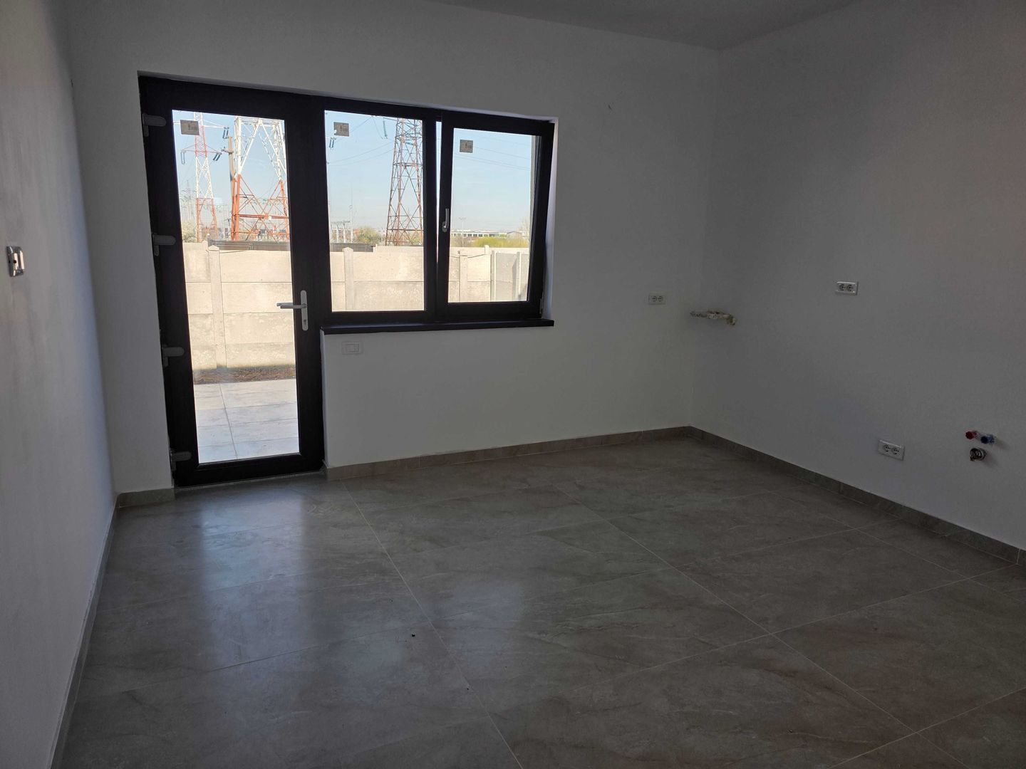 Casă P+1E modernă, situată în zona Damila-Selgros. - Poză 4