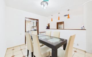 Casă spațioasă în Popești-Leordeni - Poză 8