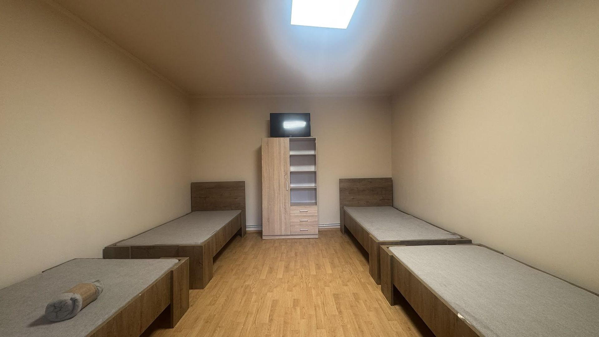 Casa de inchiriat 15 locuri cazare angajati, muncitori Micalaca Arad - Poză 3