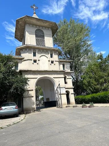 Vand loc de veci single – Cimitirul Coca-Cola, Galati - Poză 1