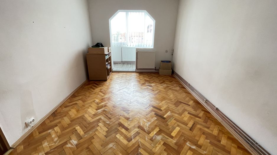 Apartament cu trei camere în bloc izolat -zona Aradului - Poză 4