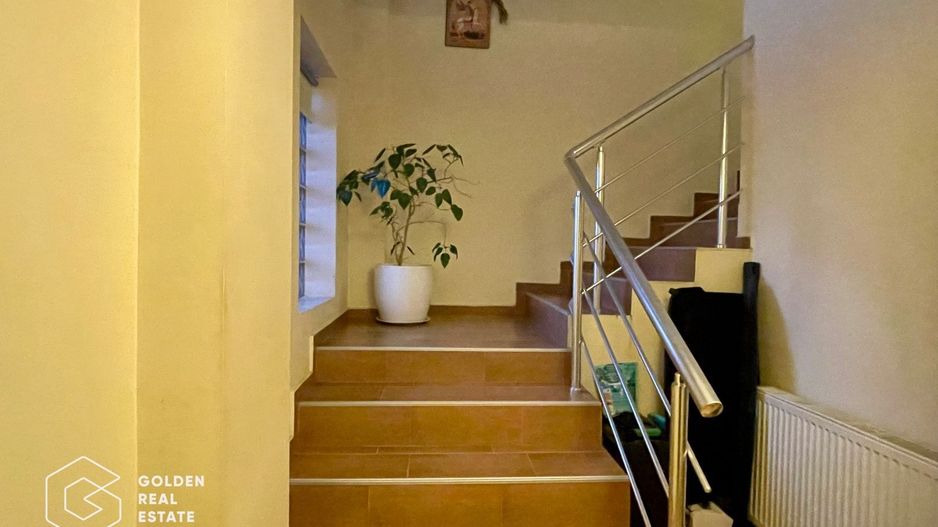 Casă generoasă pentru activități comerciale- Calea Vitan - Poză 3