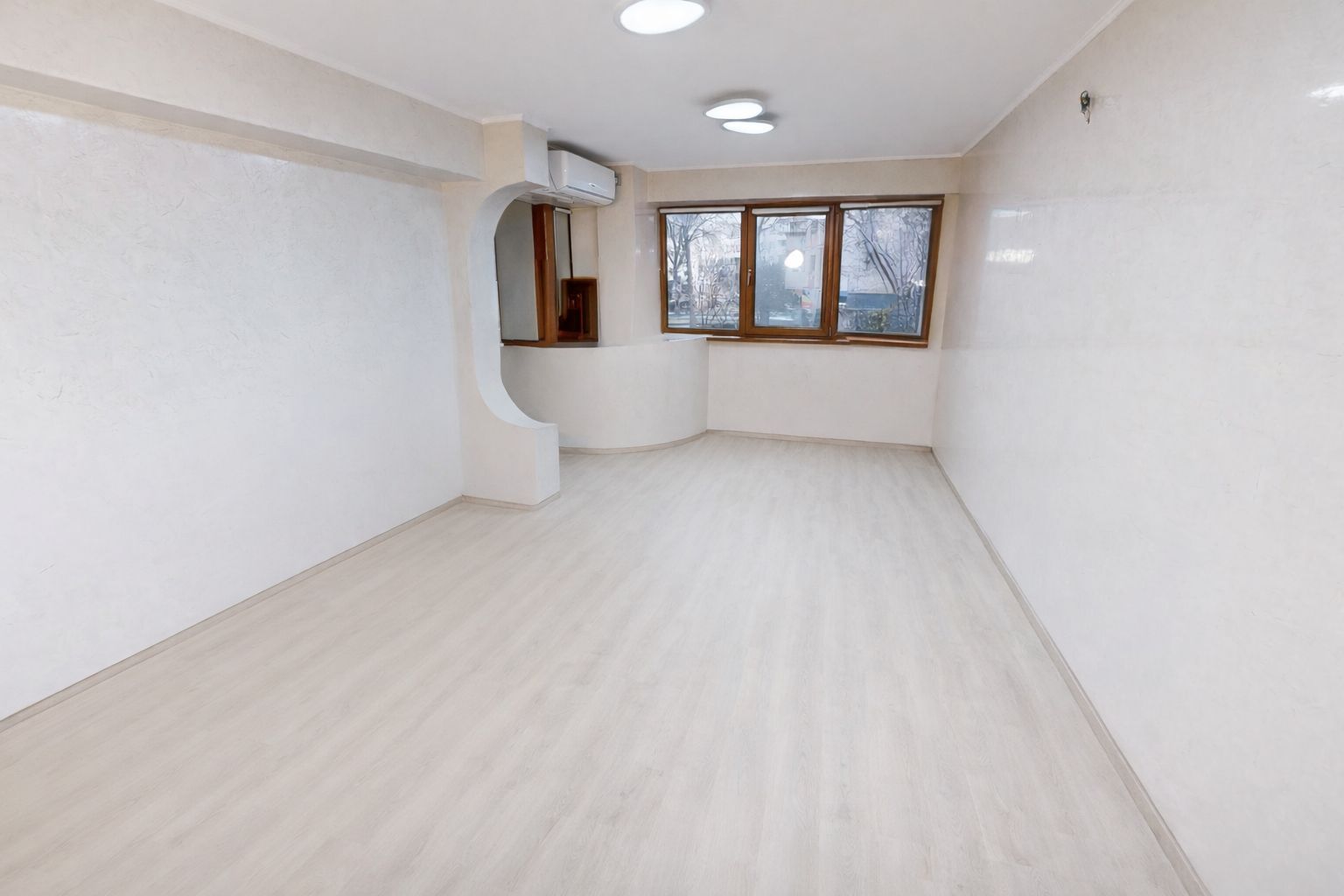 CAPITOL - B-dul. Mamaia - Apartament cu 4 camere si terasa de 80 mp. - Poză 8