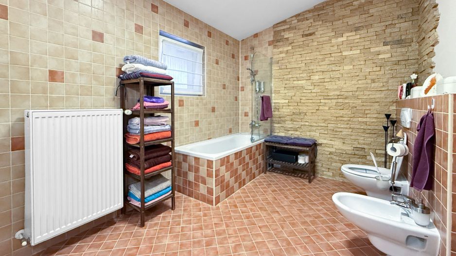 Două case separate , utilizare mixtă– rezidențial & comercial. - Poză 15