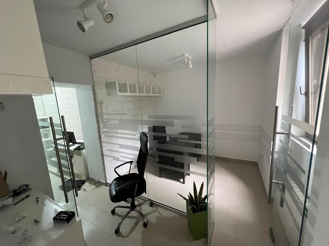 Apartament 3 camere, garaj si boxa - zona Centrala-Prefectura - Poză 25