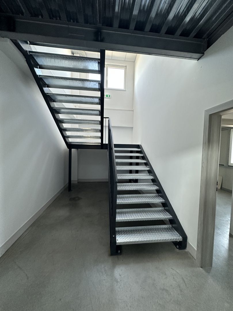 Hala depozitare cu birouri zona de N - Poză 25