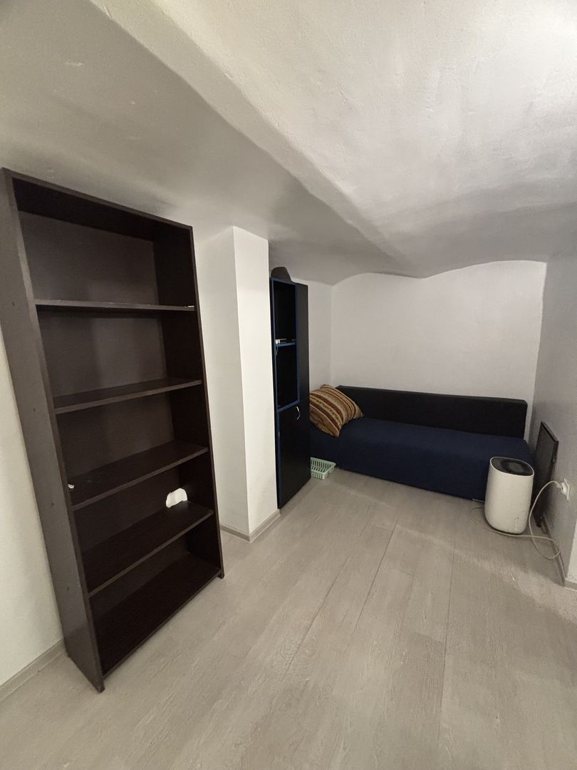 Apartament 2 camere,curte comuna/4 proprietari - Poză 4
