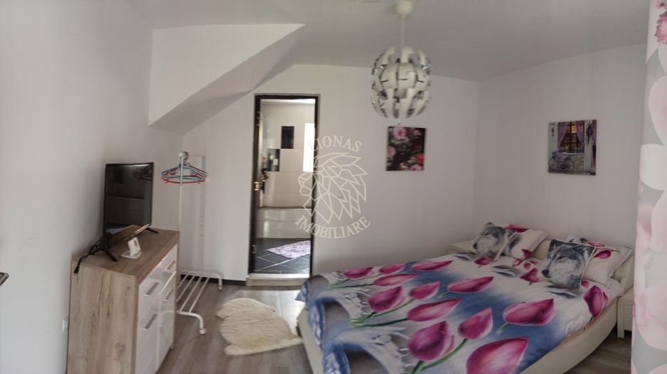 Apartament la casa 3 camere-curte-piscina-foisor-Zona Podul Jelnei - Poză 1