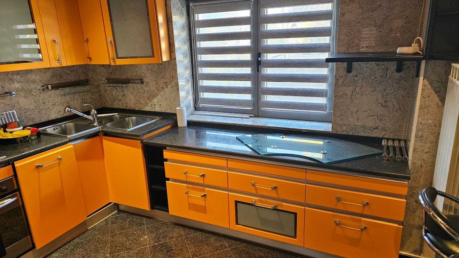 Vanzare Apartament 3 Camere de Prestigiu Stradal  pe Bulevardul Decebal - Poză 3