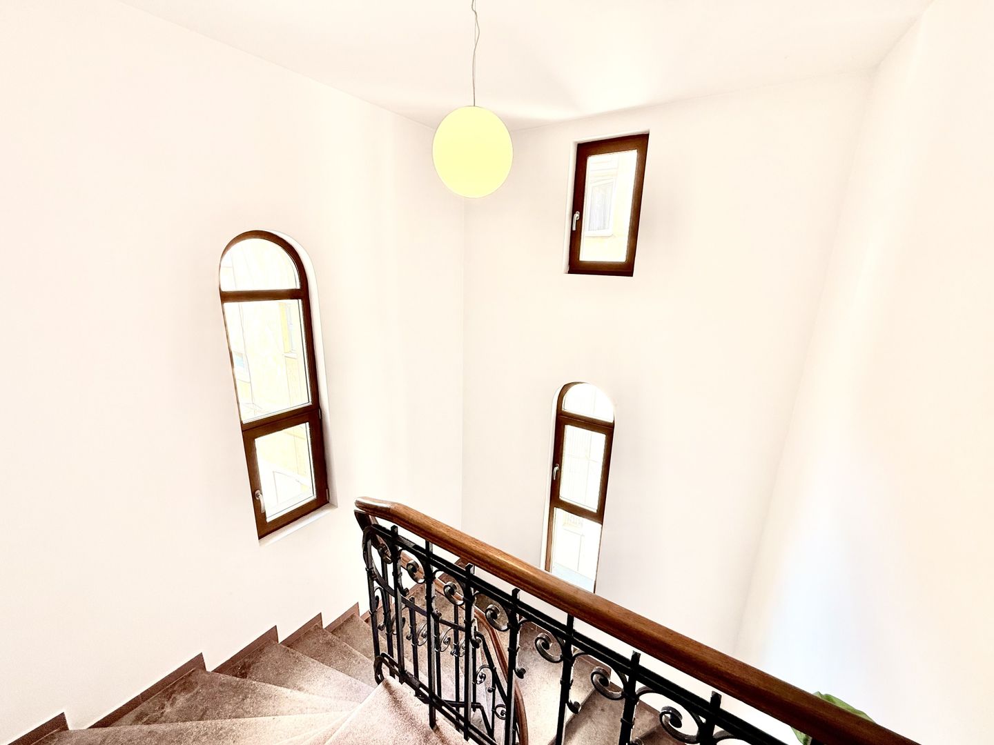 Piata Unirii Fantani Vila  500 mp utili curte 204 mp - Poză 14