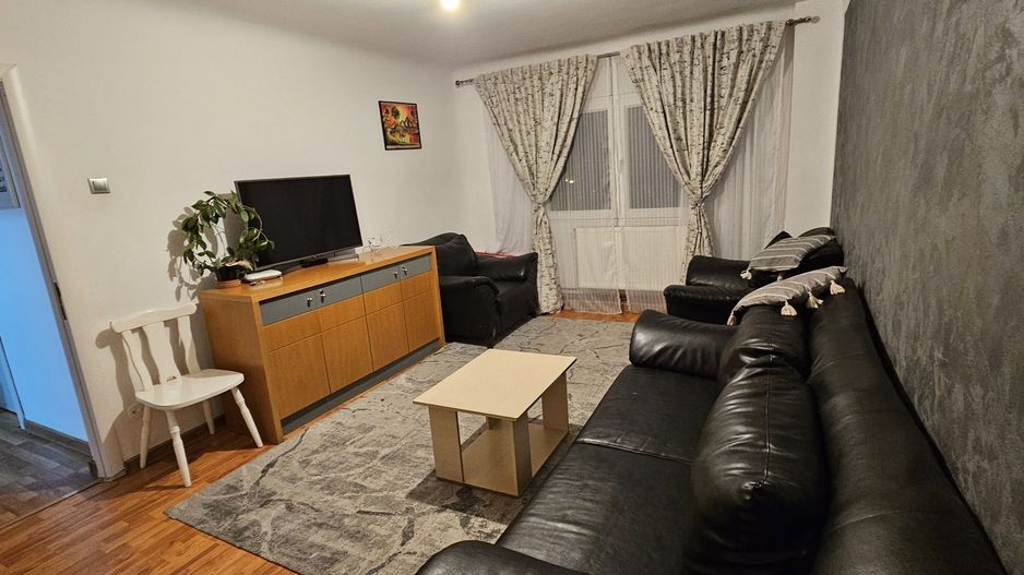 Apartament 4 camere decomandat- Cornitoiu, Unitatea Militara - Poză 1