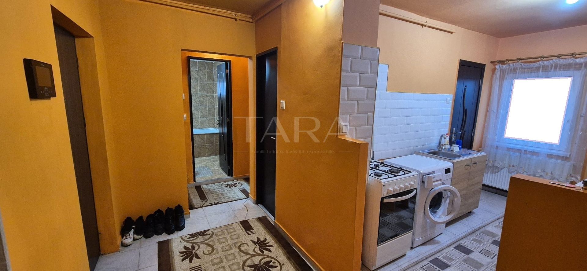 Vanzare apartament decomandat, central in Apahida. - Poză 1