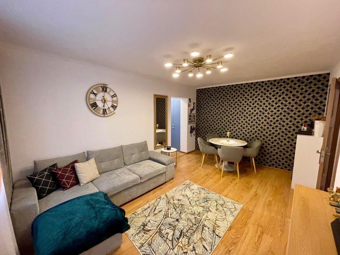 Apartament 3 camere Rogerius Etaj 2 - Poză 1