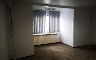 Casă spațioasă, ideală pentru locuință sau afacere - Poză 1