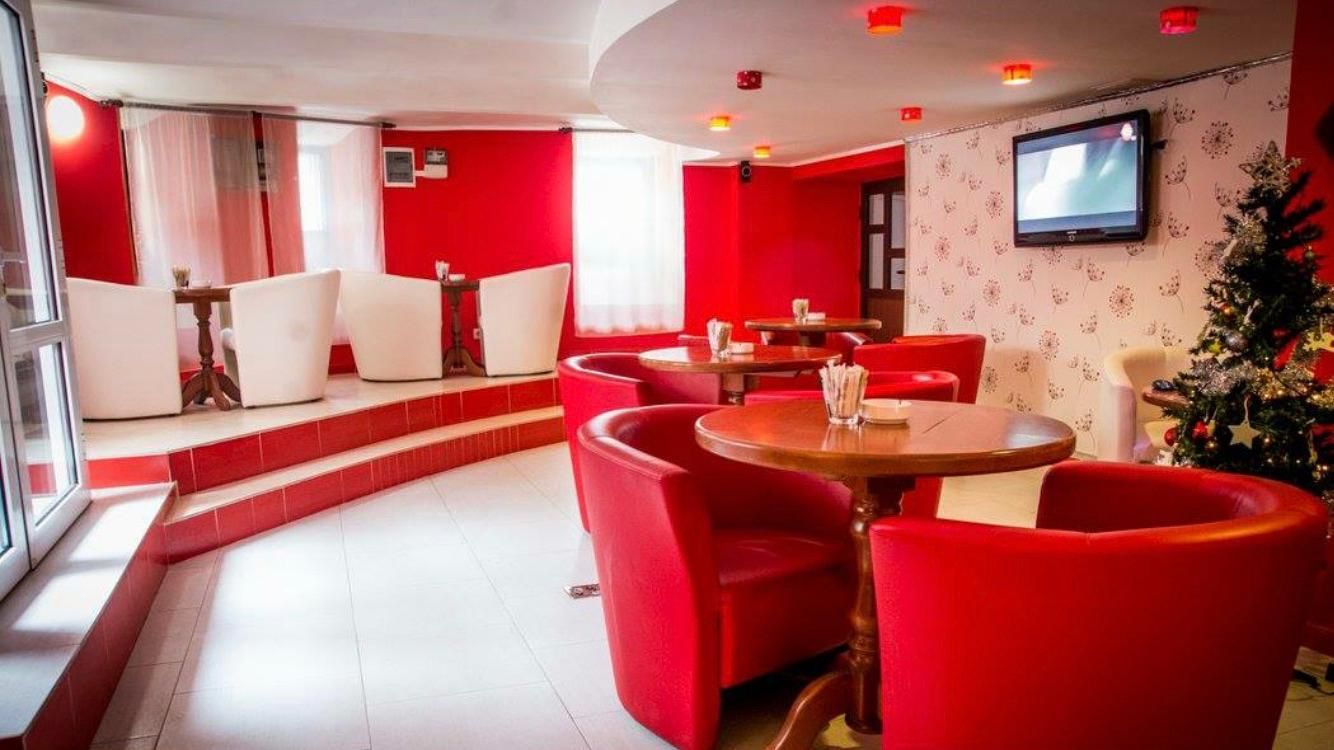 IDEAL PENTRU SALON INFRUMUSETARE / RESTAURANT/BAR/GRADINITE - Poză 3