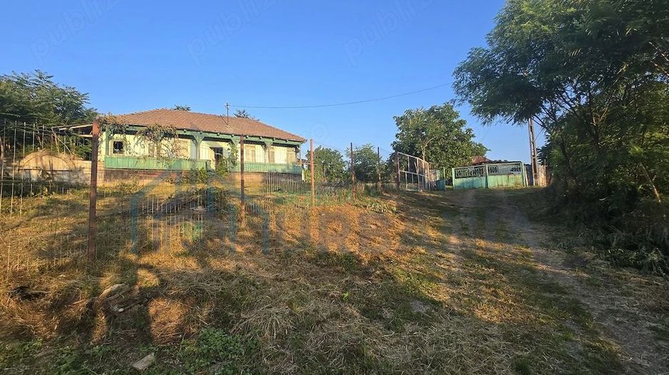 Ansamblu rezidențial cu două case și teren de 1,4 hectare, Bohotin - Poză 6