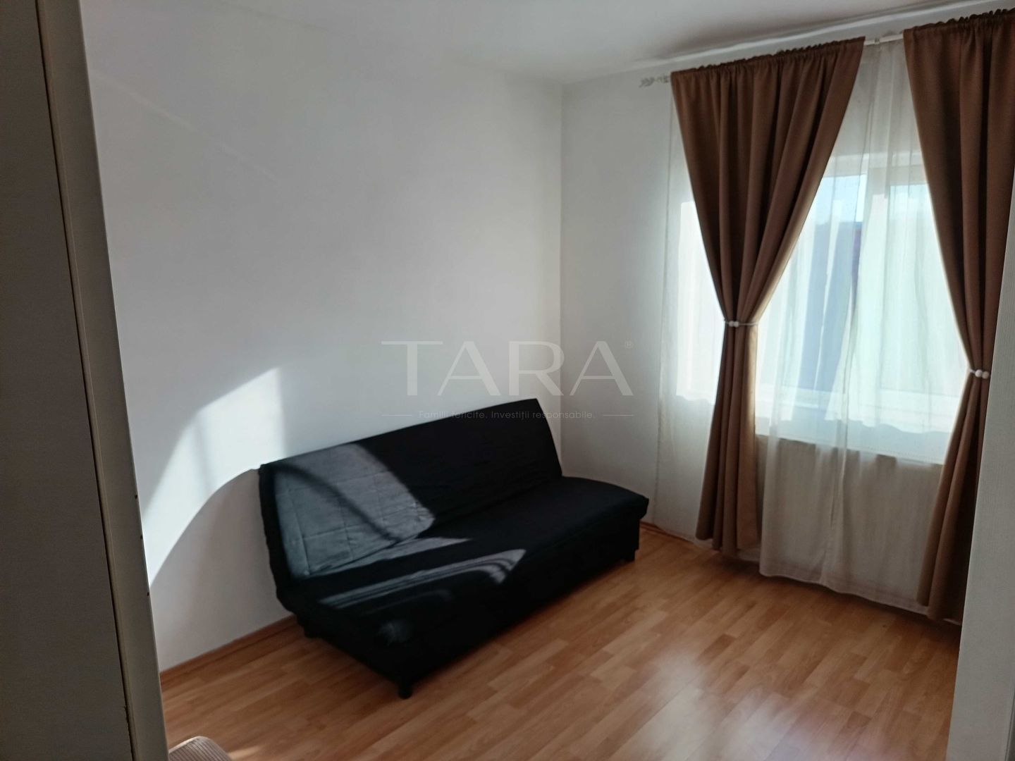Apartament cu 2 camere, decomandat, balcon și parcare. - Poză 3