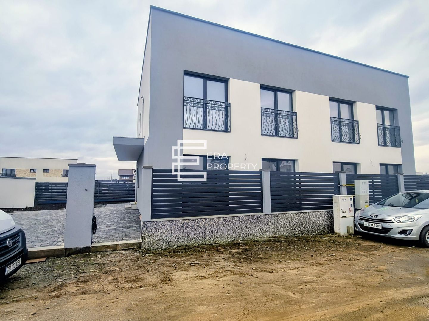 Duplex 4 camere, teren 220 mp,  Selimbar zona Triajului - Poză 1