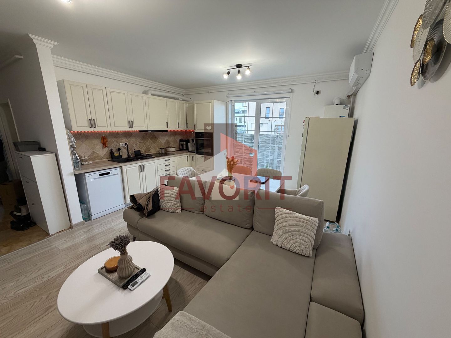 Disponibil imediat. Mobilat si utilat. Gradina proprie 29 mp - Poză 5