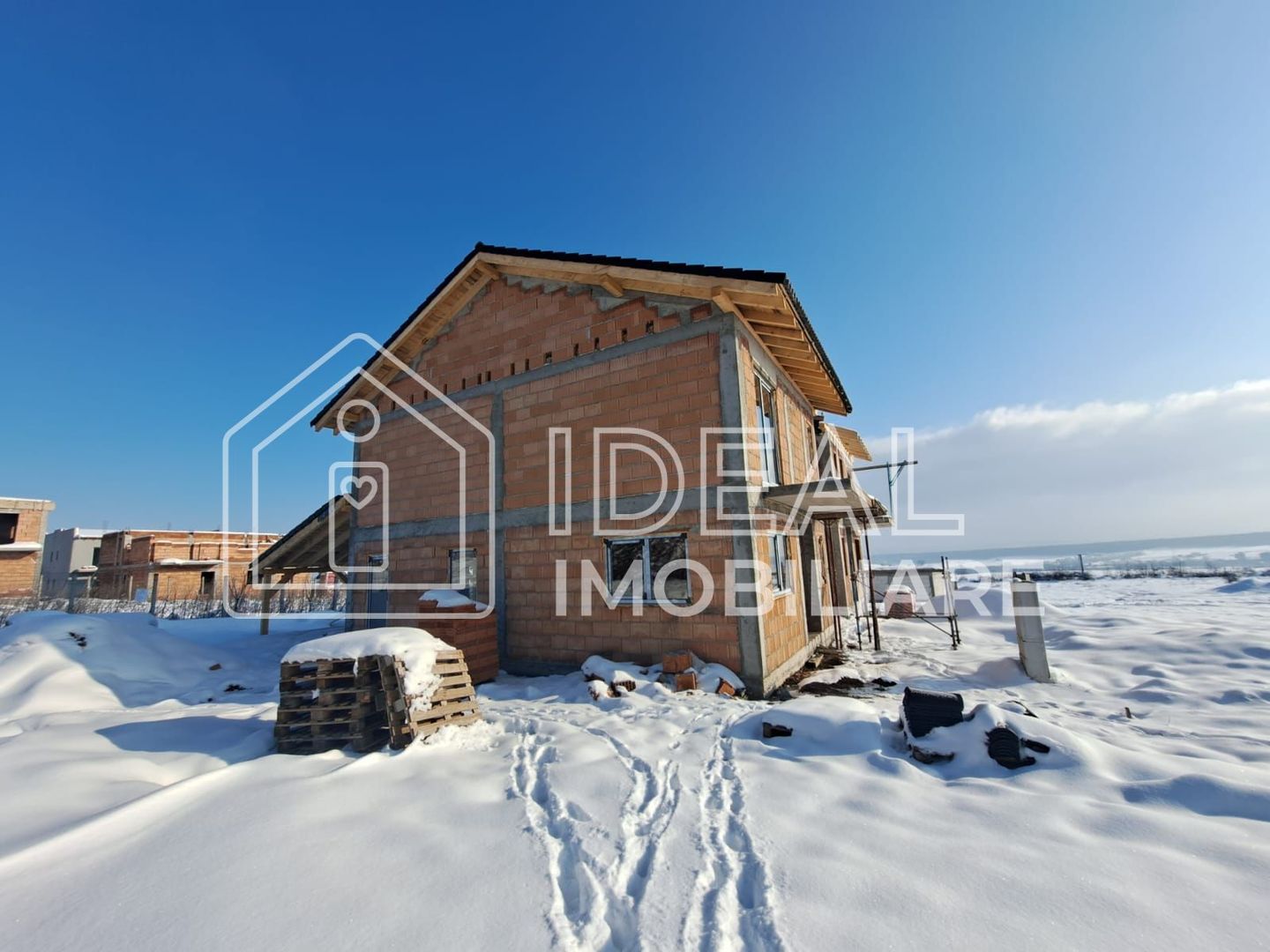 Casa Single cu teren in zona Bazinul de Apa - Poză 3