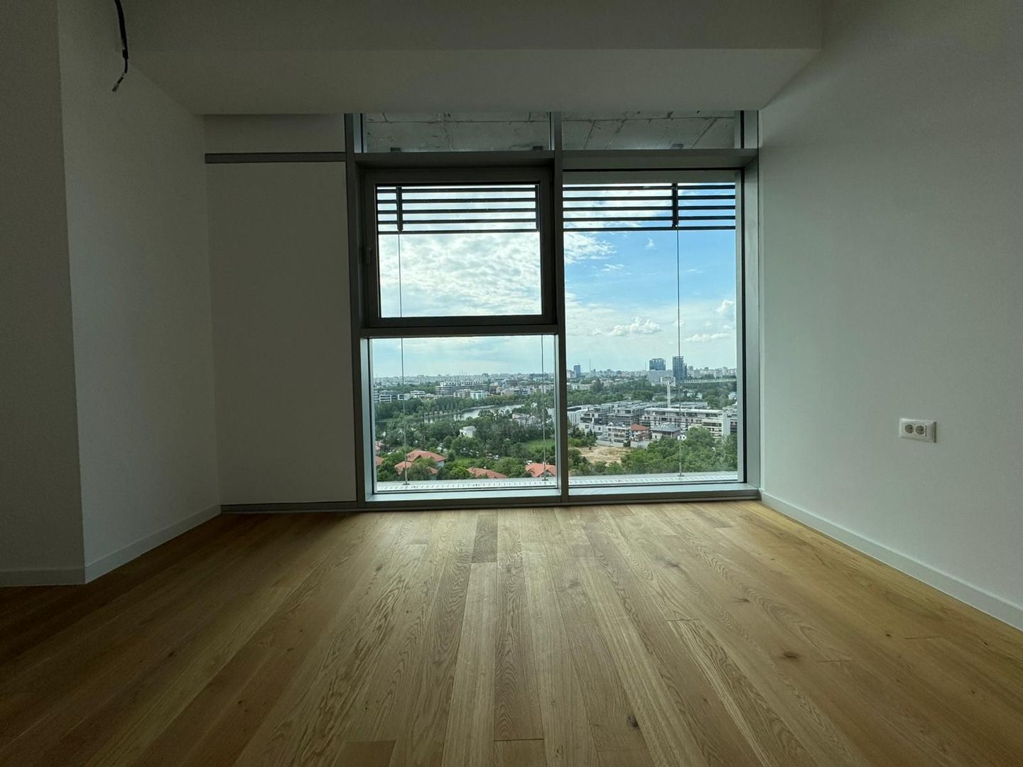 PENTHOUSE SPECTACULOS UpSite || 1.800.00+TVA || boxa si loc de parcare incluse - Poză 8