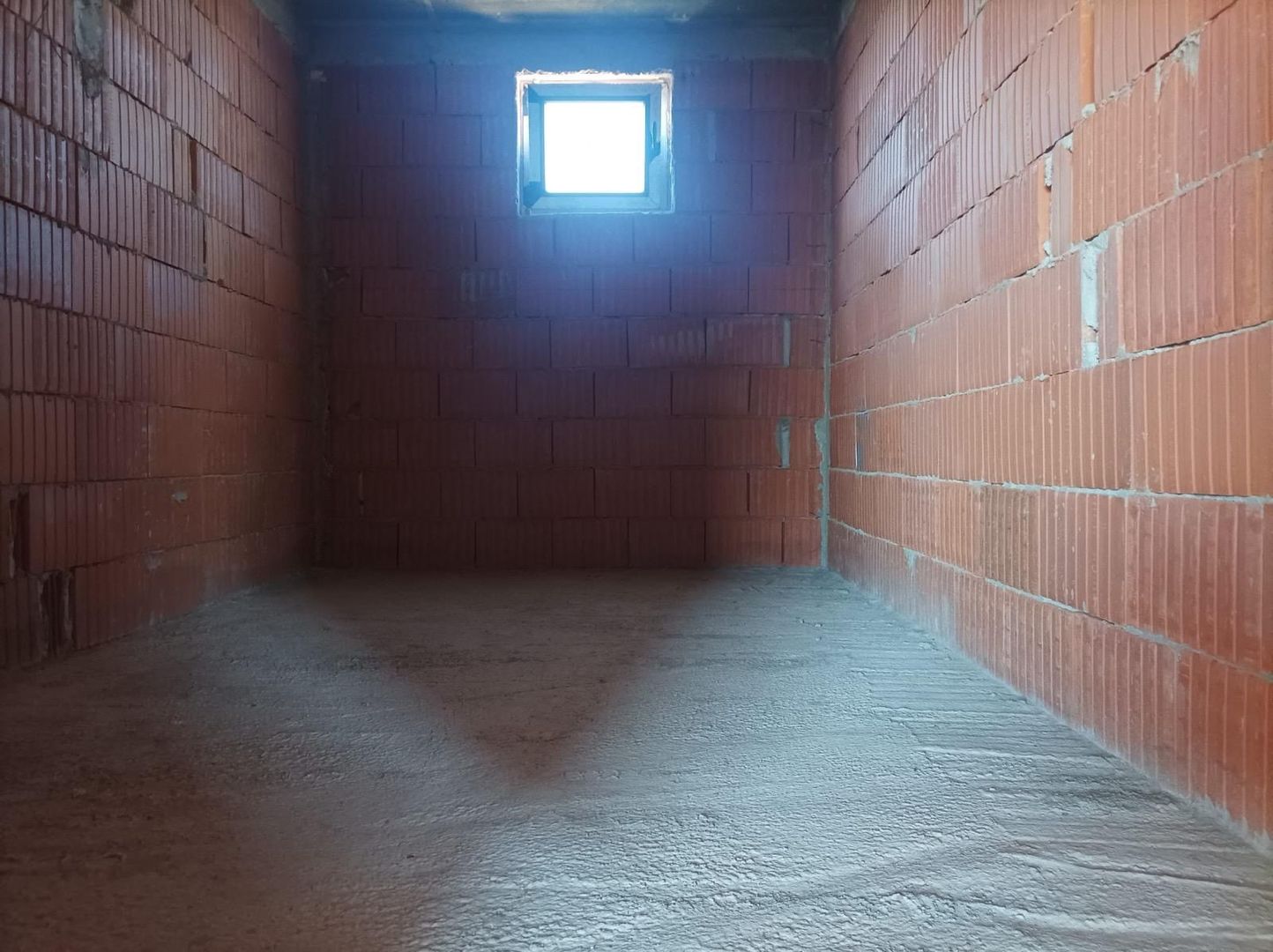 Aproape de oraș! Vânzare casă cu 5 camere în Ulmi! - Poză 12